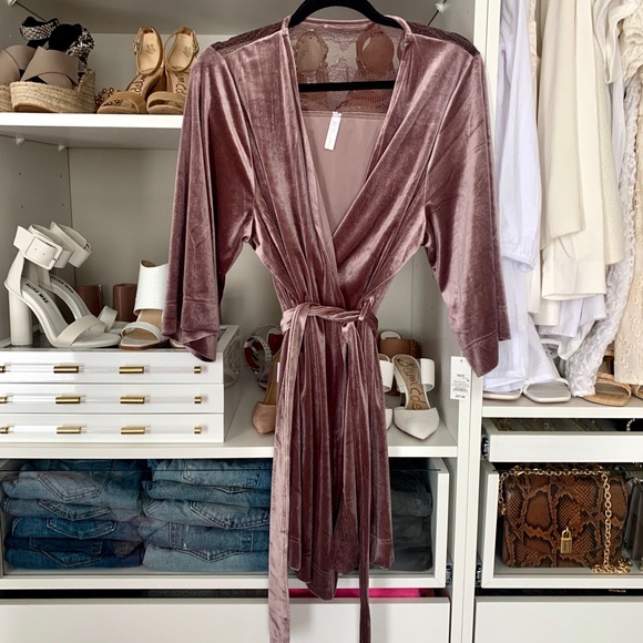 Gilligan & O'Malley Other - Velvet robe by Gilligan & O’Malley